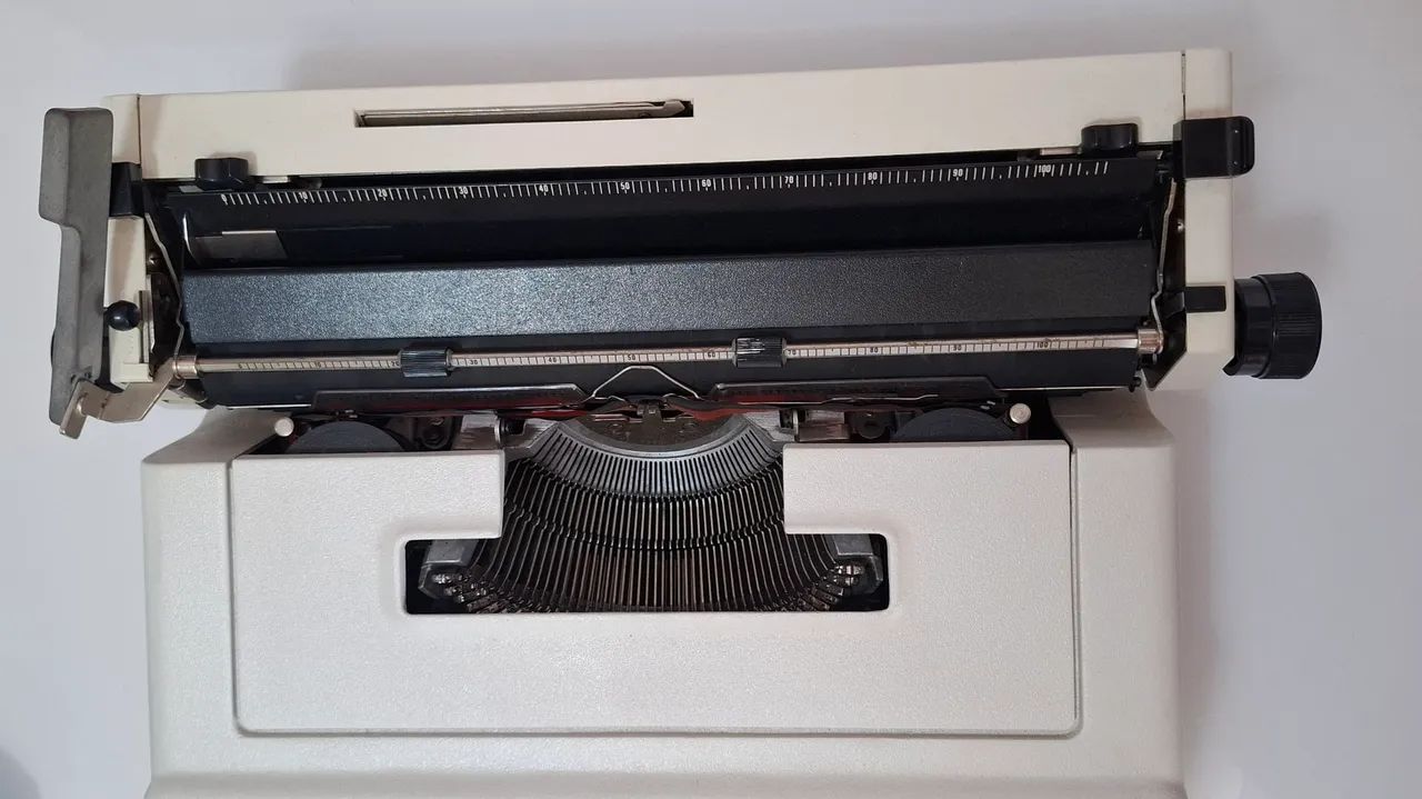 Máquina de escrever Olivetti Studio 46 - Foto 5