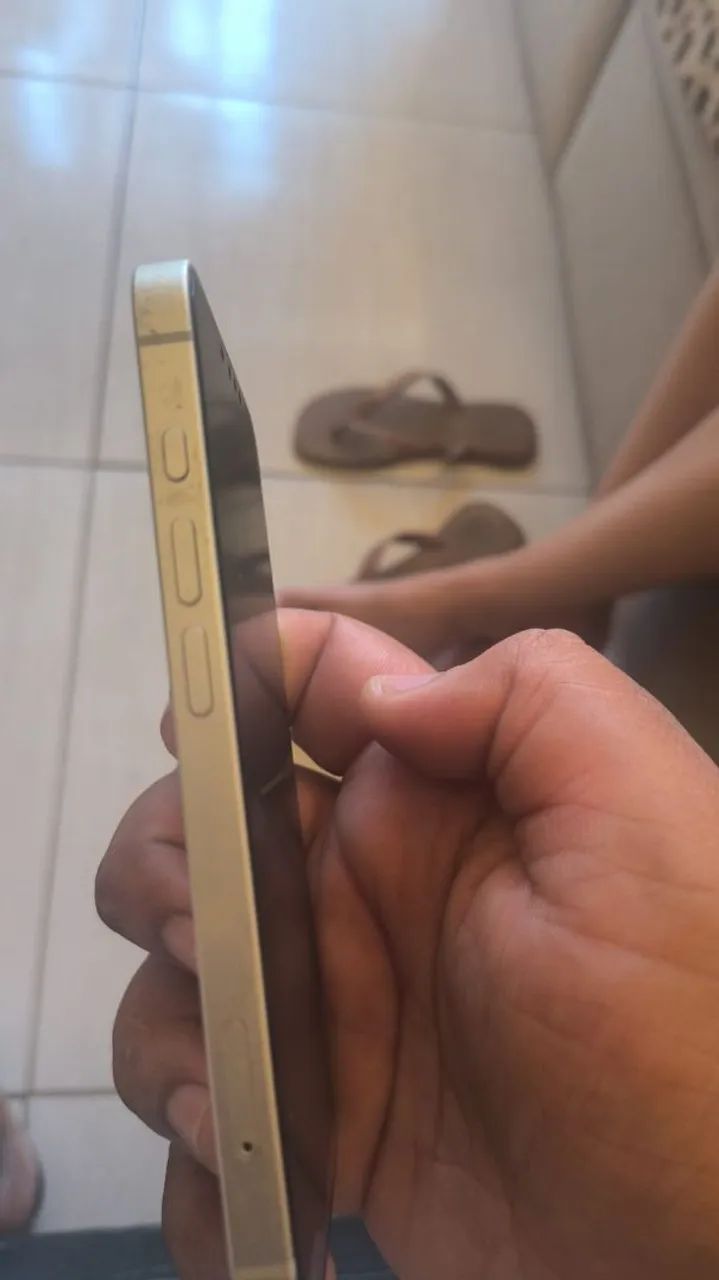 Vendo iPhone 16e  - Foto 3