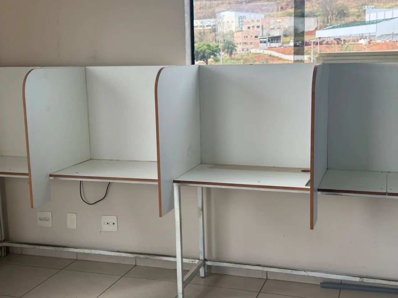 ESTAÇÃO COM 4 e com 6 LUGARES COM TOMADA IMBUTIDA  - Foto 4