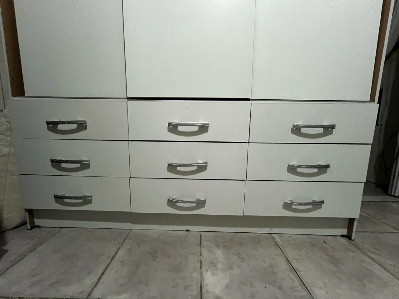 Armário com 3 Portas e 9 Gavetas  - Foto 4