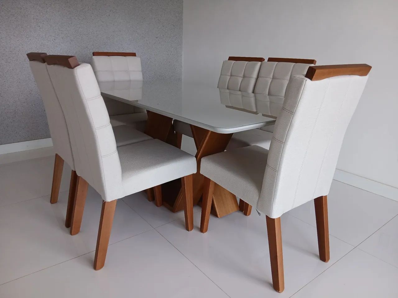 Mesa com 6 cadeiras nova