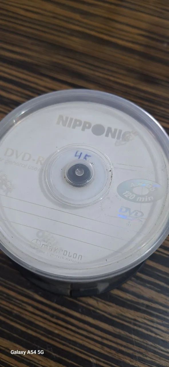Pote com 45 DVD-R virgens Nipponic