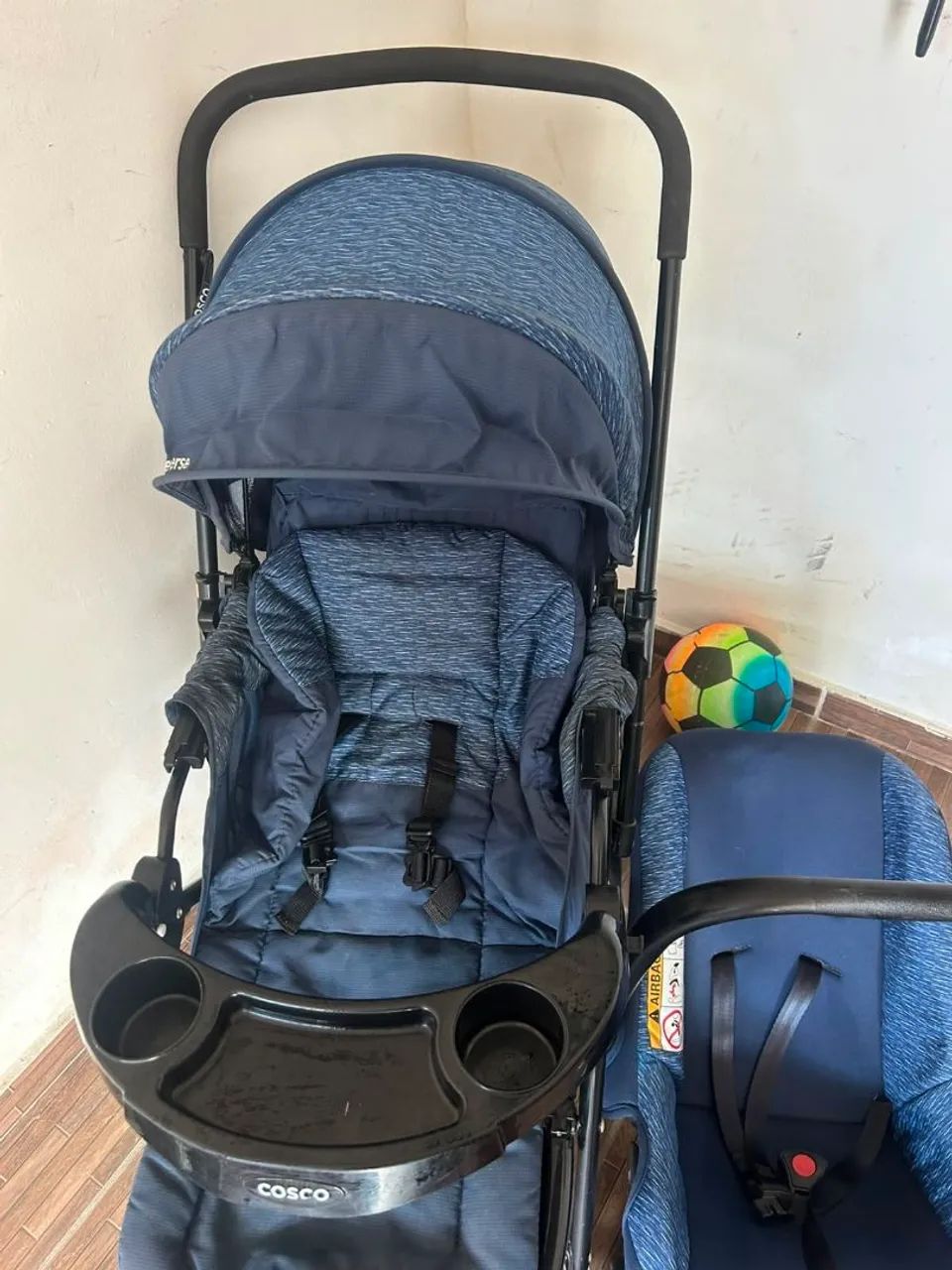 Carrinho e bebe conforto 
