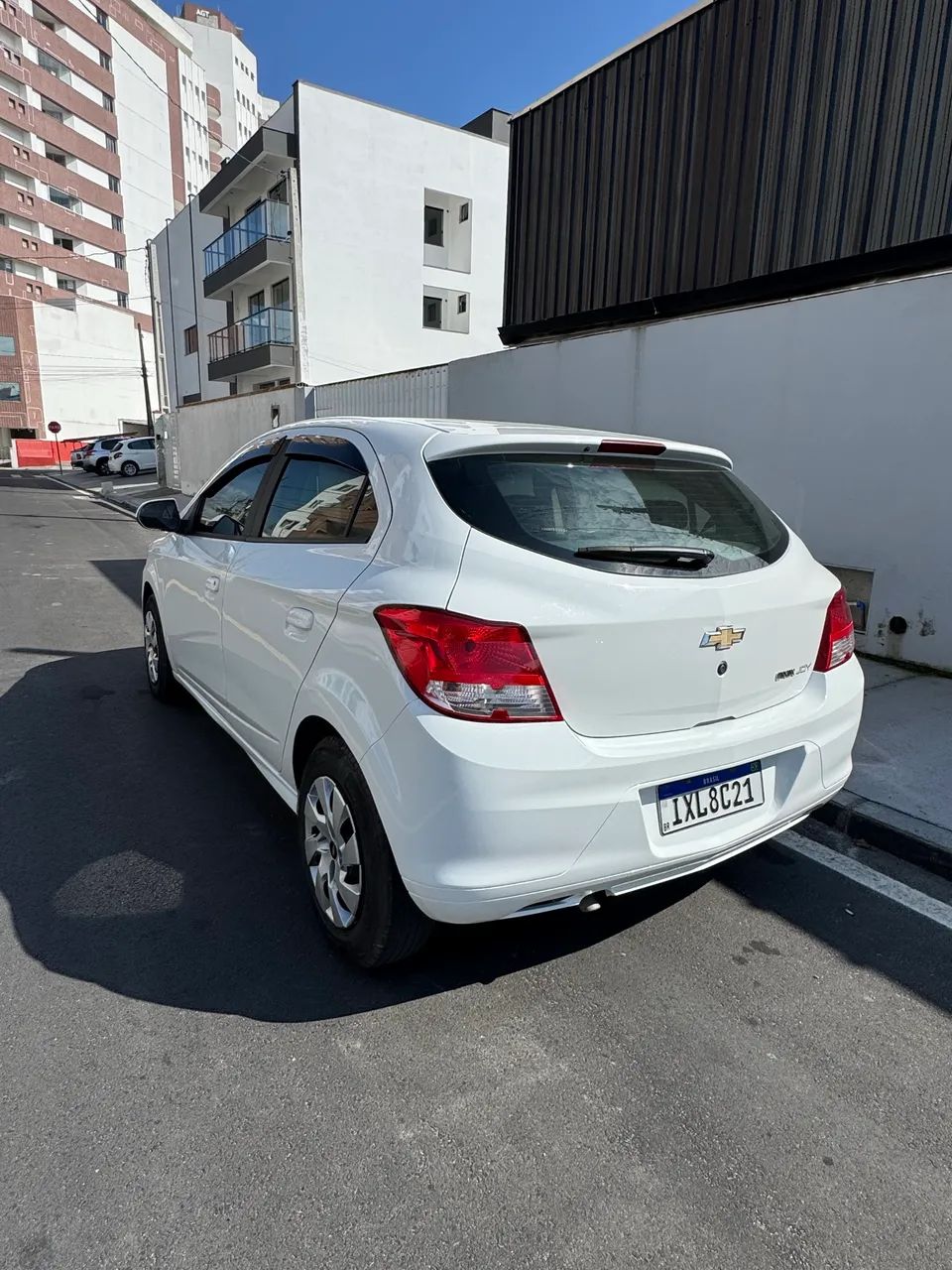 Chevrolet Onix JOY Hatch 1.0 8V Flex Mec. 4P 2017 - Foto 3