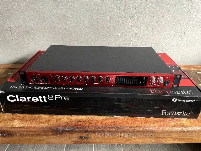 Interface de áudio Focusrite Clarett 8pre - Thunderbolt