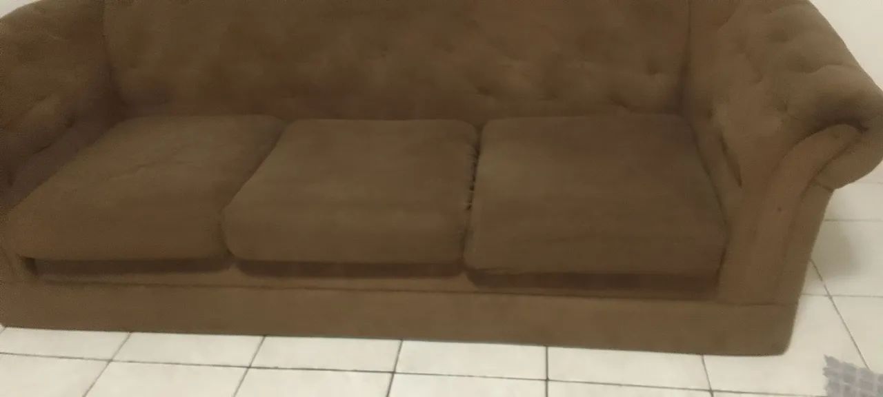 Sofá de três lugares