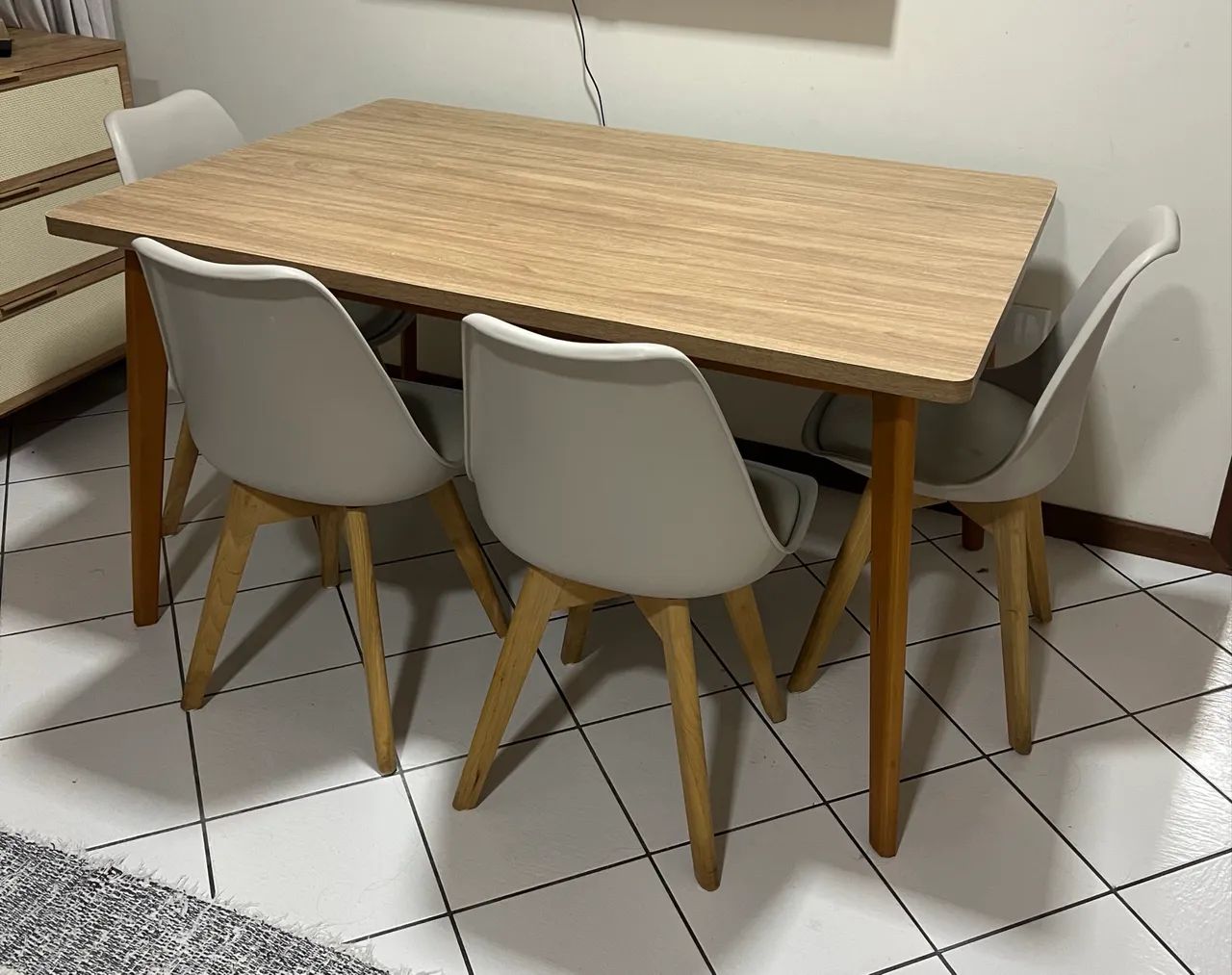 Mesa de jantar com 4 cadeiras