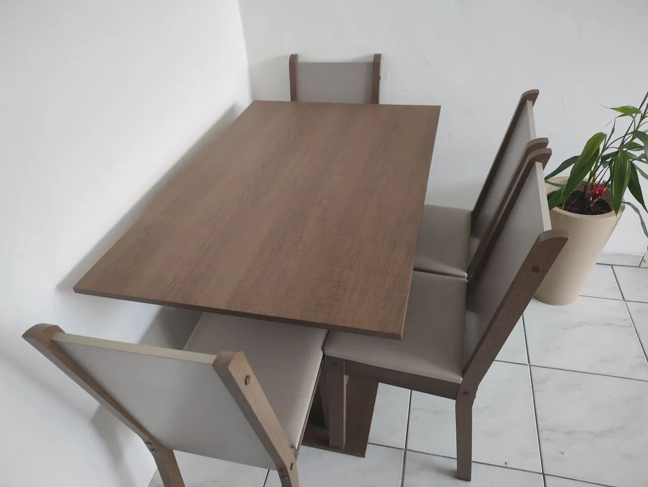 MESA COM 4 CADEIRAS  - Foto 2