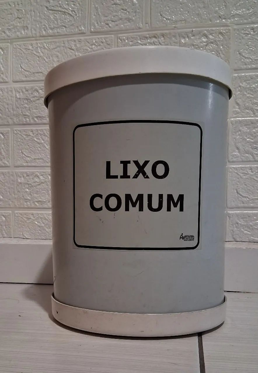 Lixeira com 2 compartimentos  - Foto 2