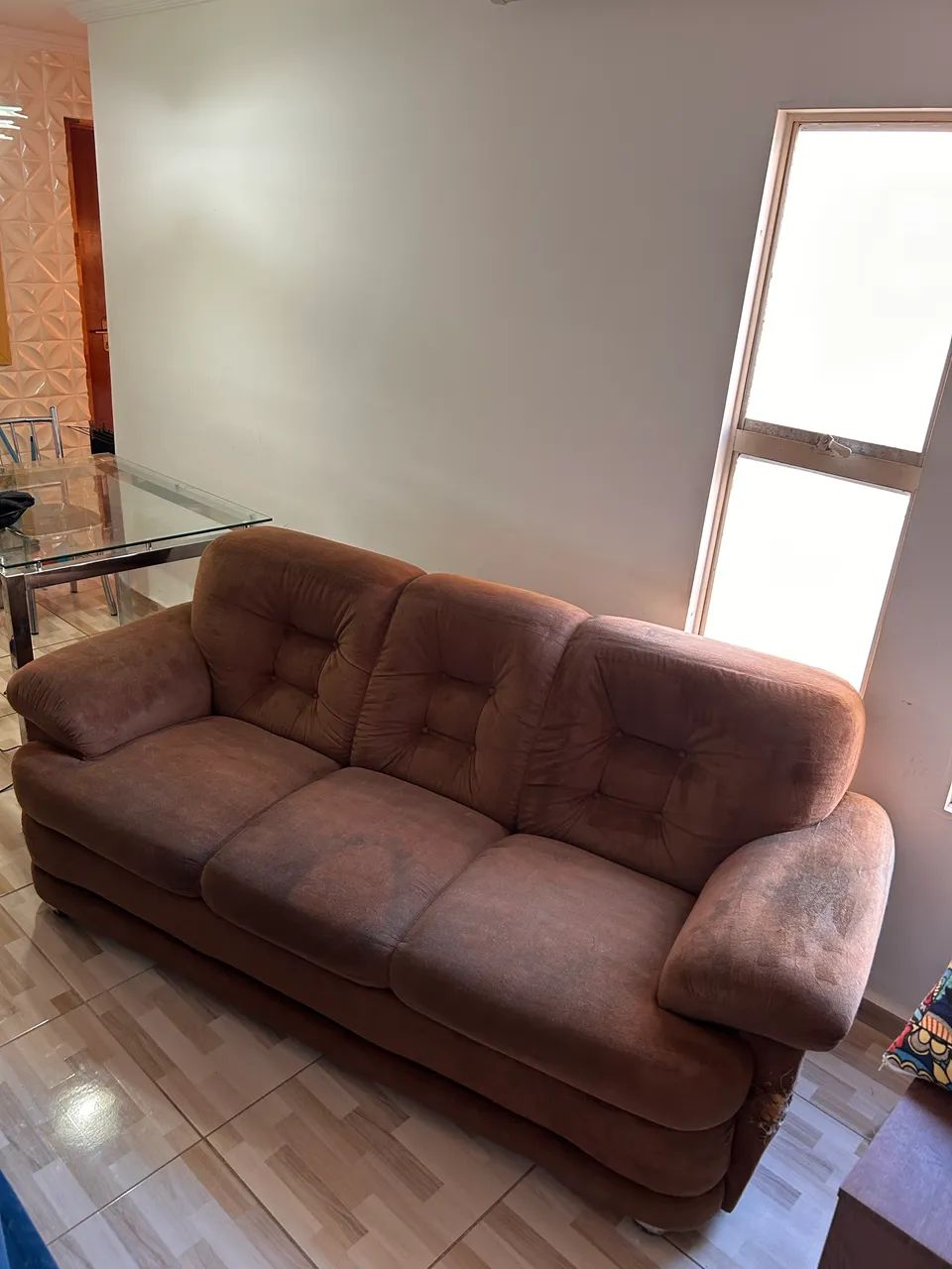 Sofá marrom 3 lugares 