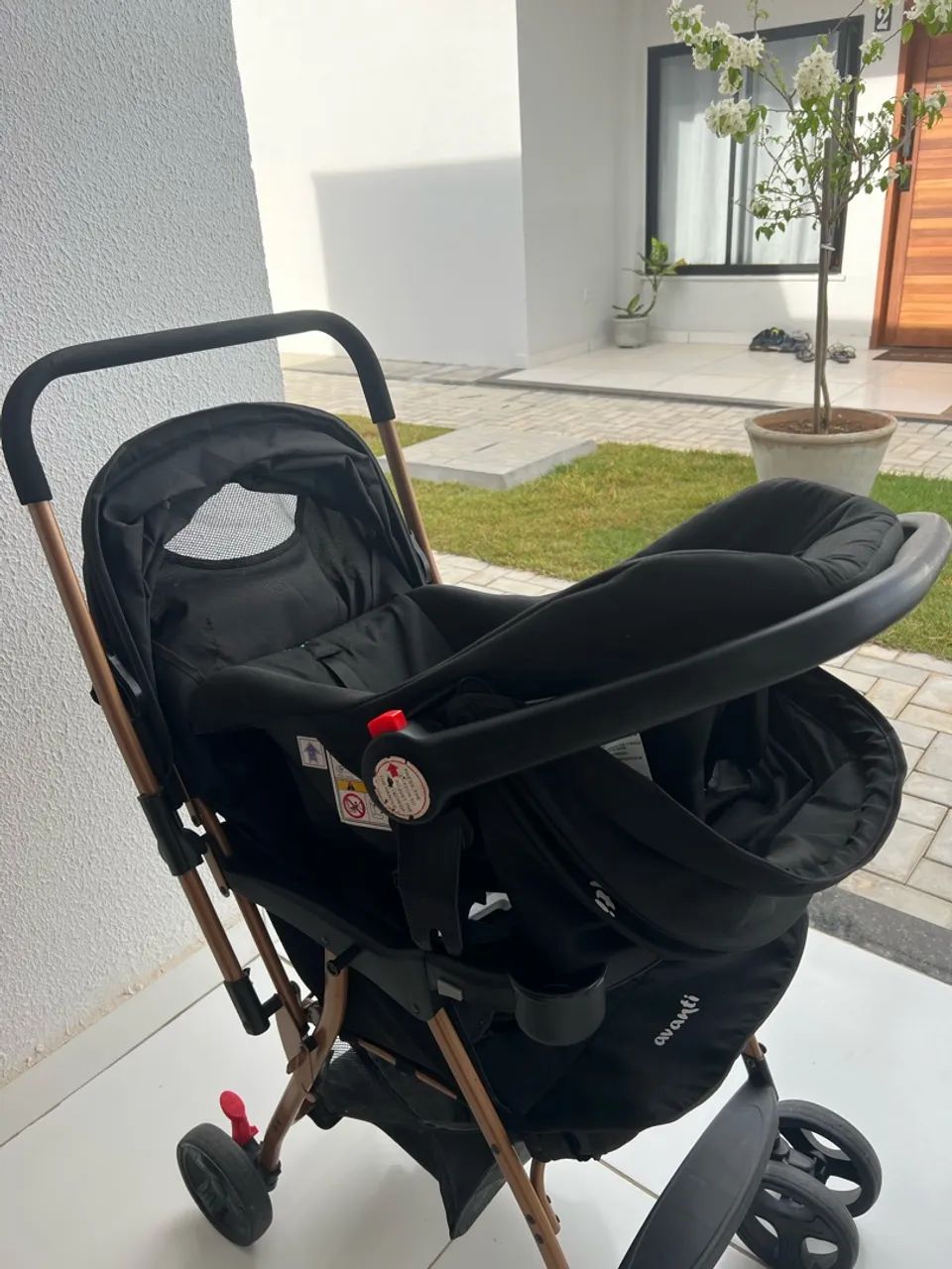 Conjunto carrinho de bebê, com bebê conforto  - Foto 2