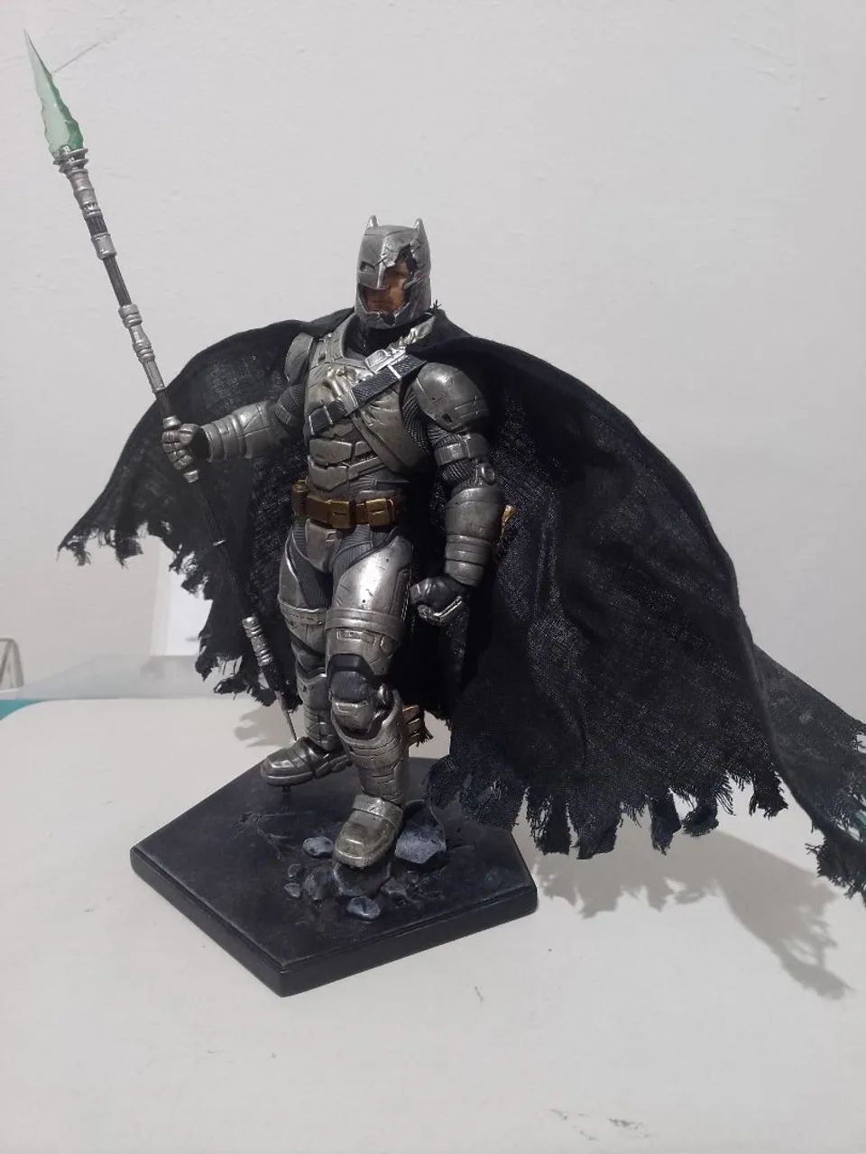 Battle Damaged Armored Batman 1/10 Art Scale Iron Studios - Foto 2