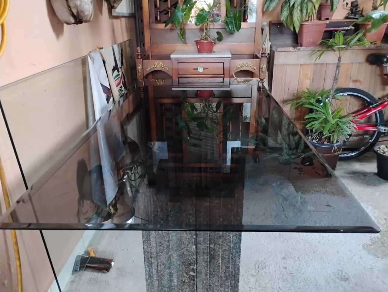Mesa tanto de  vidro  base  granito 