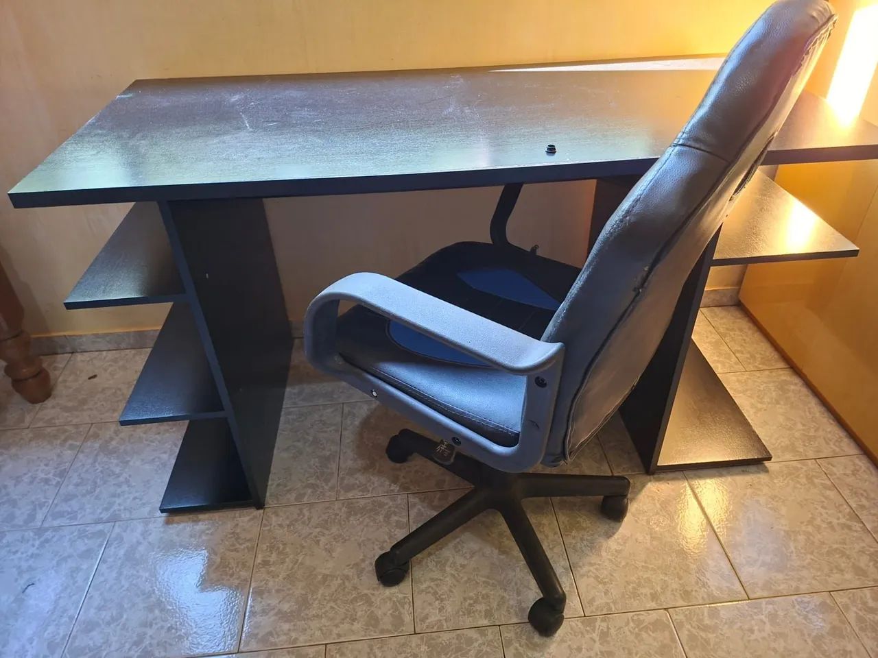 Mesa de escritoio e cadeira - Foto 2