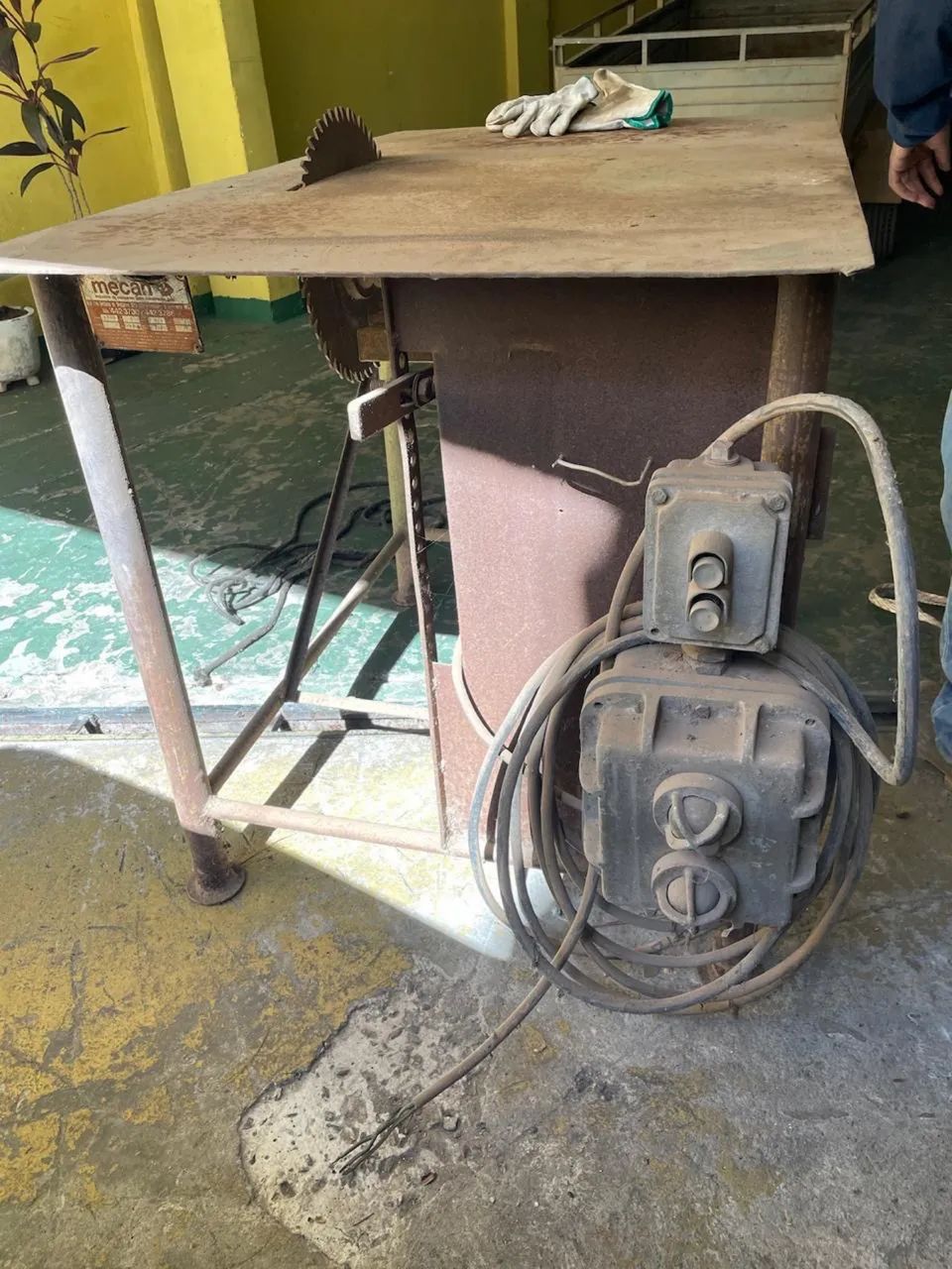 Vende-se bancada com serra - Foto 2