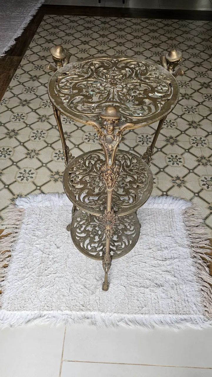 Mesinha bronze maciço 