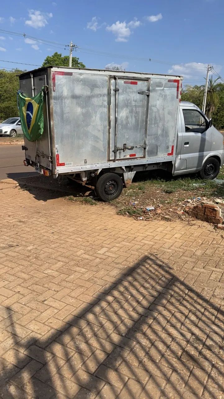 Caminhão Eiffa