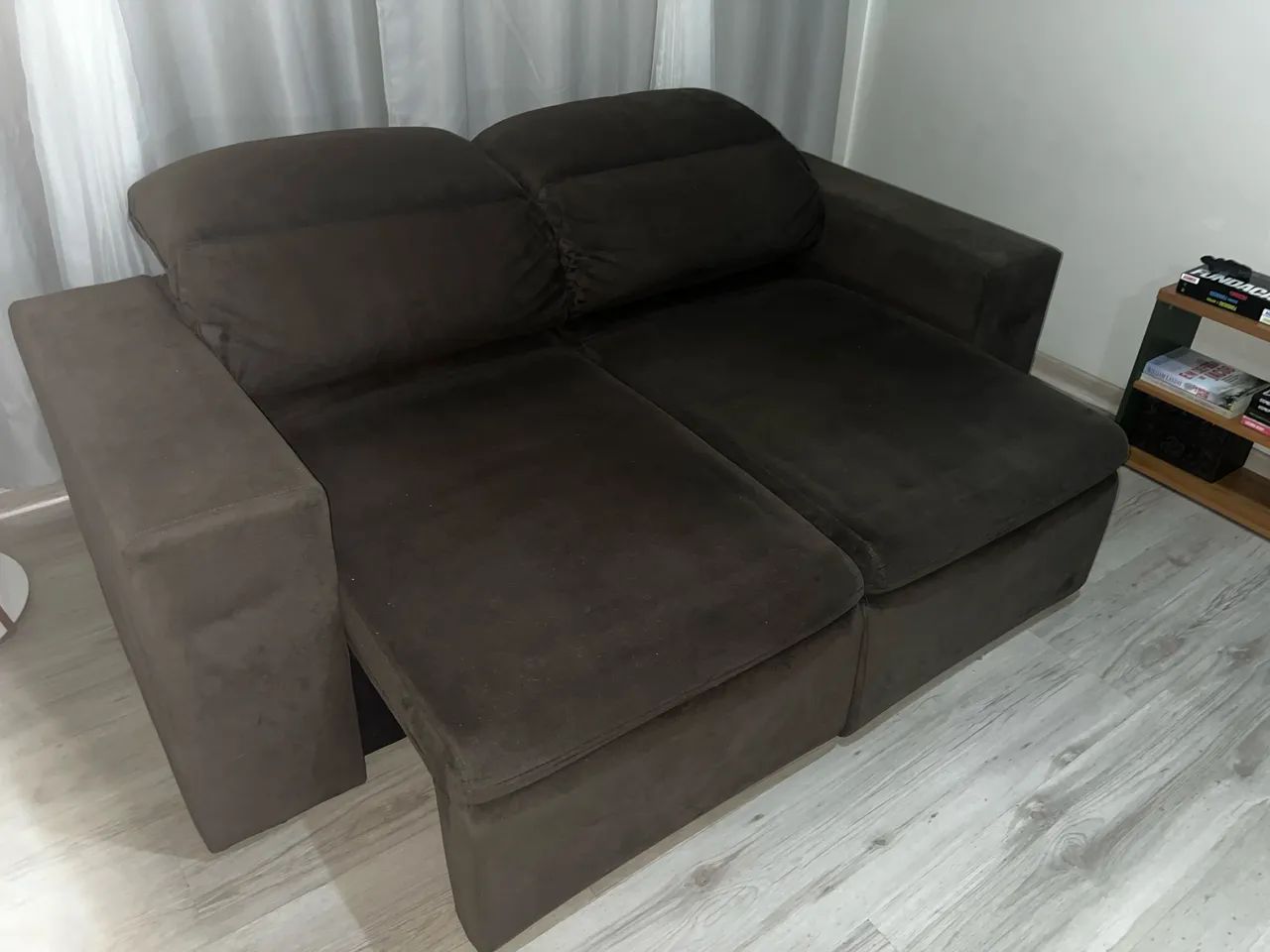 Sofá em chenille dois lugares com chaise nos dois lugares - Foto 4