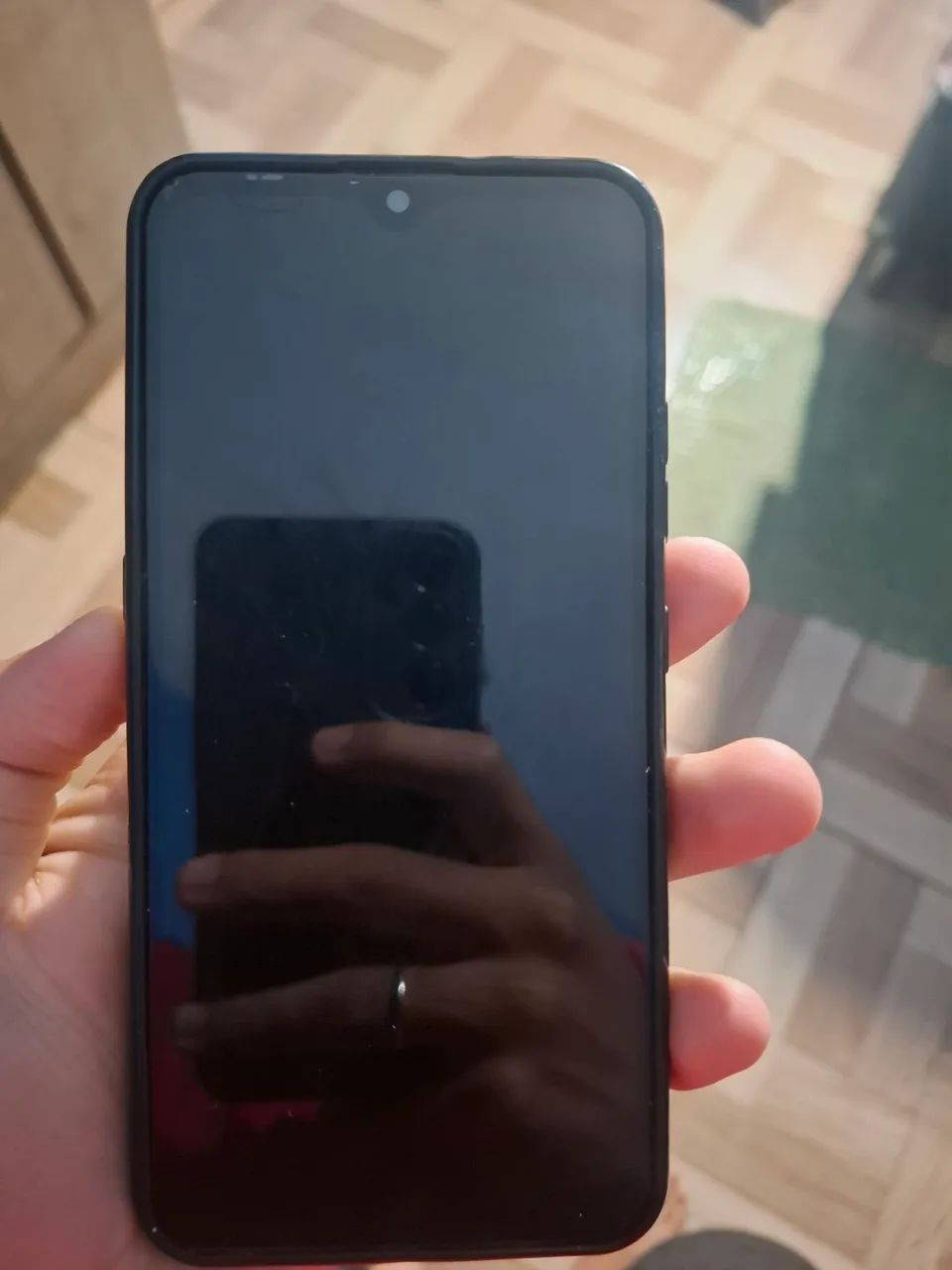 LG k22 bem conservado somente tela com um trincado e lado esquerdo não está dando touch