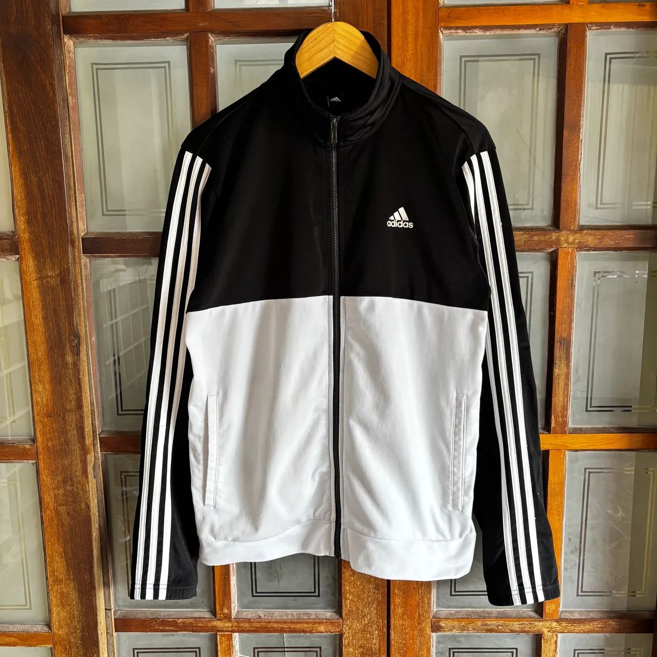 Agasalho Adidas Back 2 Basics 3 Stripes Preto e Branco