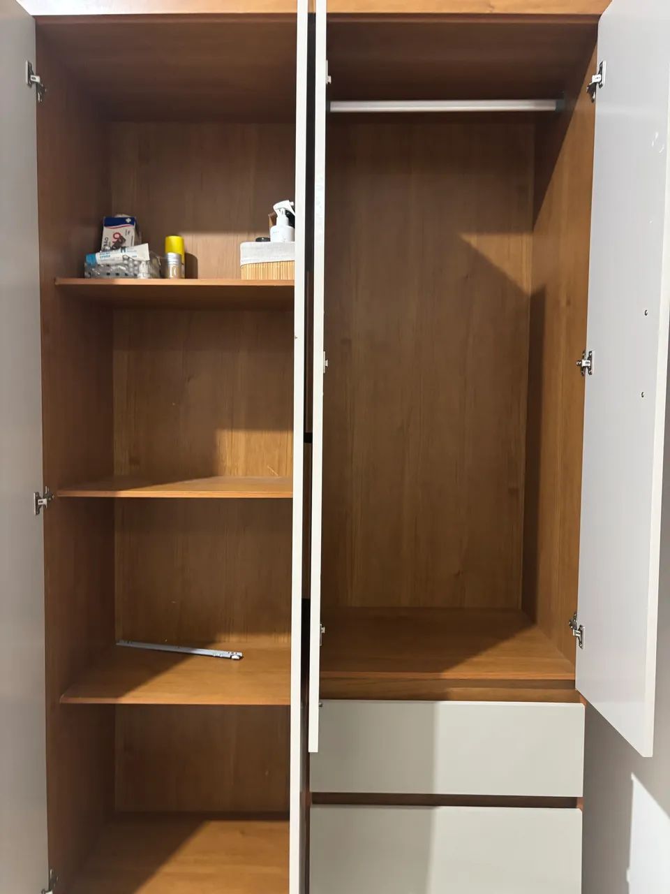 Vendo Guarda Roupa + cômoda 