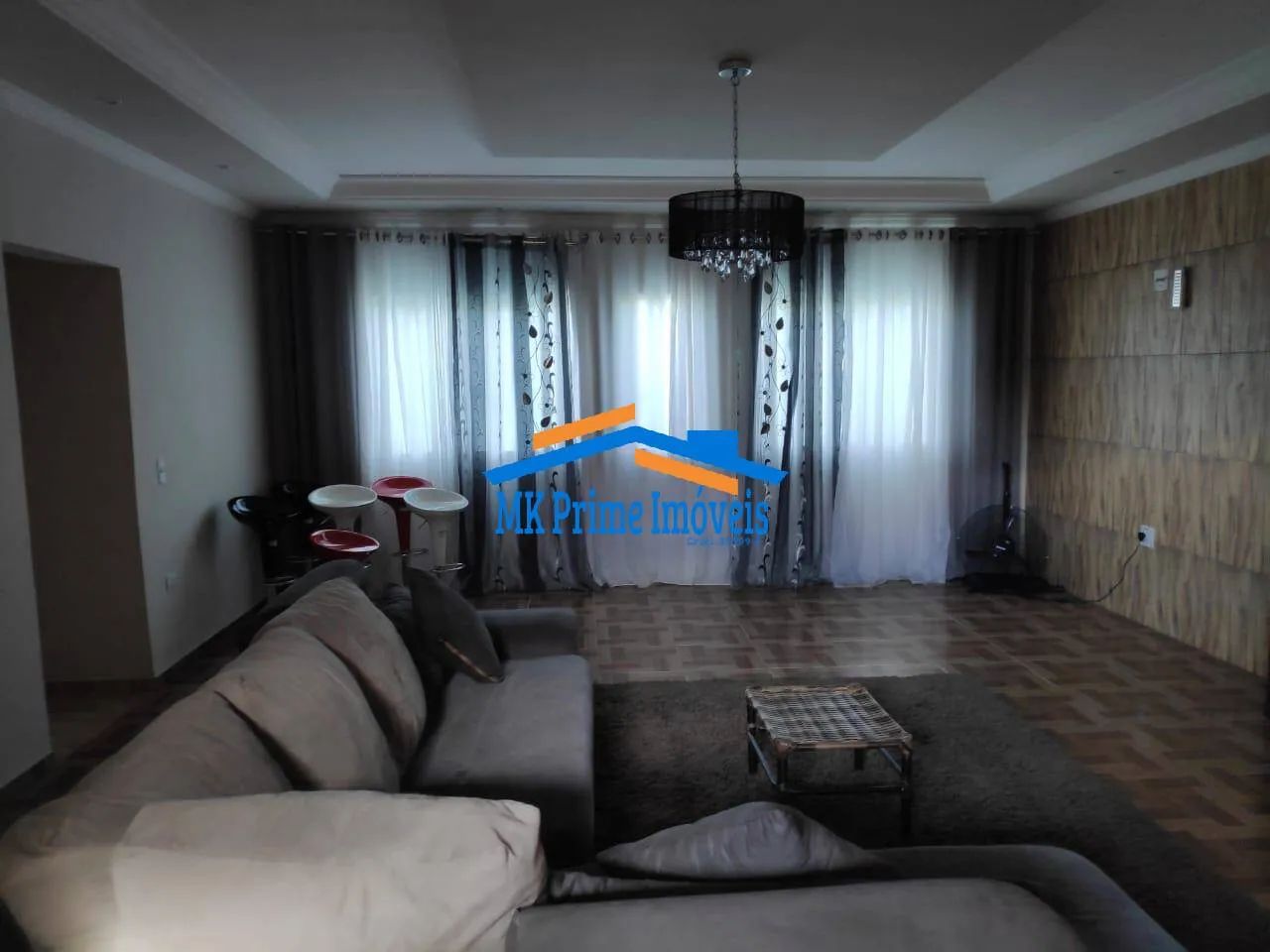 Chácara Completa com 1.360m², Área de Lazer e Garagem para 15 Carros. - Foto 5