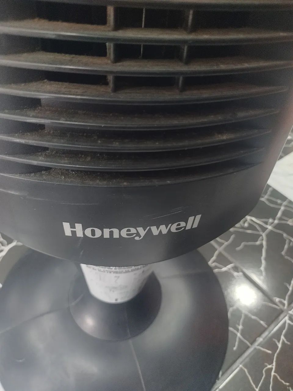 Vendo Ventilador Vertical marca Hone Ywell obs. nao esta funcionando R$ 150,00 - Foto 5