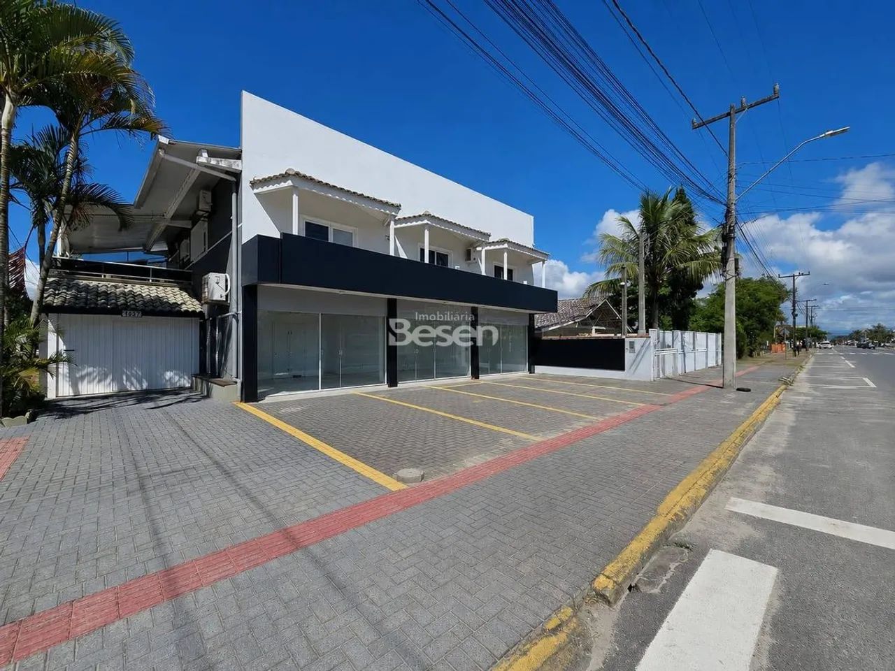 EXCELENTE IMÓVEL COMERCIAL E RESIDENCIAL NO CENTRO DE ITAPOÁ/SC - Foto 2