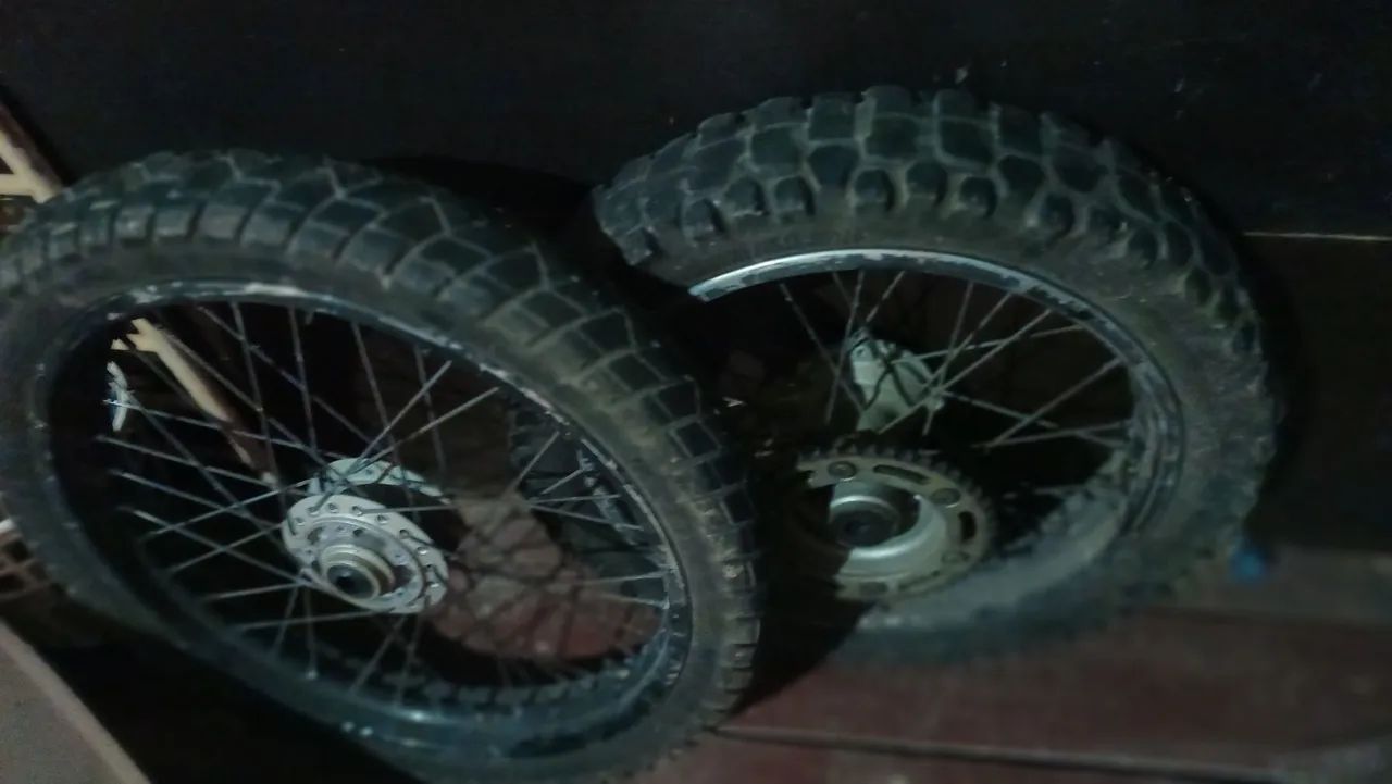 Vendo pneus completos para moto moto BROS ou XRE - Foto 3