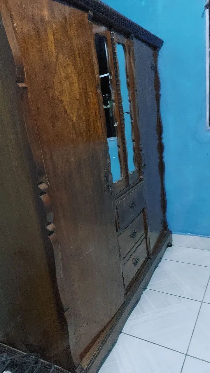 Guarda roupa antigo super conservado. - Foto 3