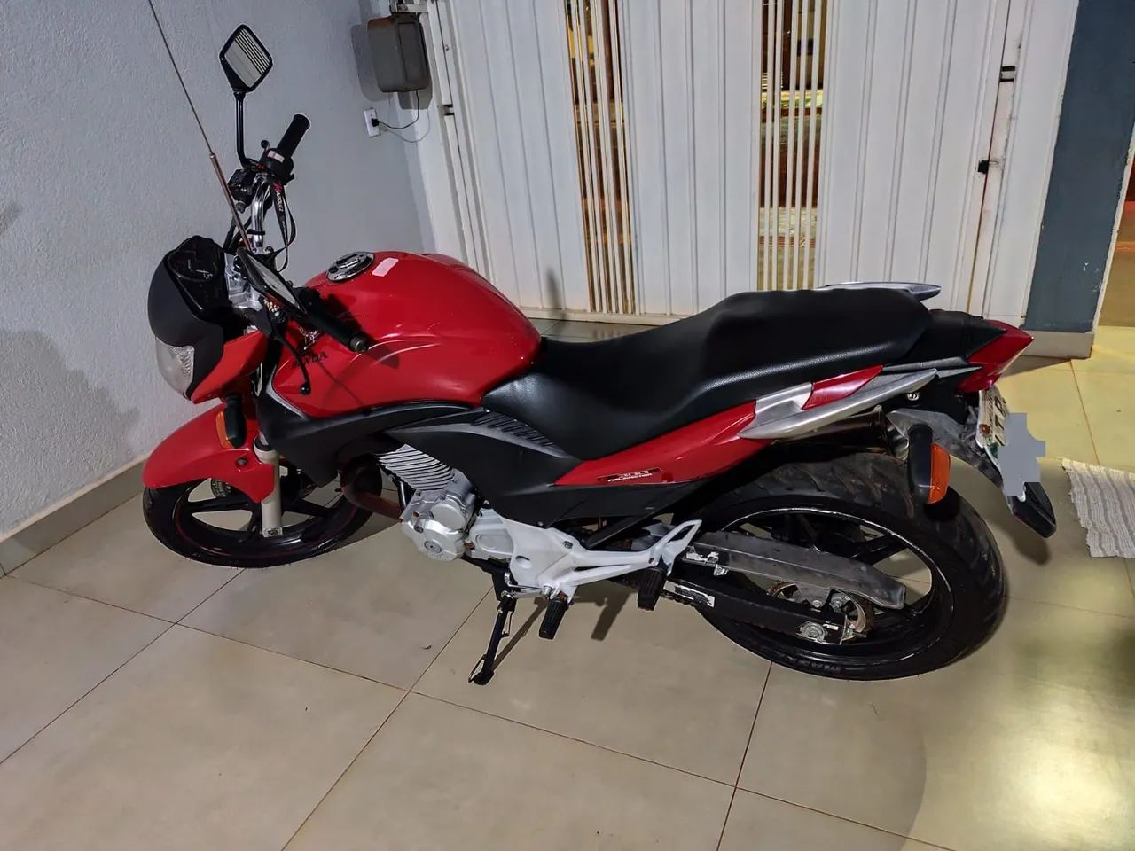 CB 300
