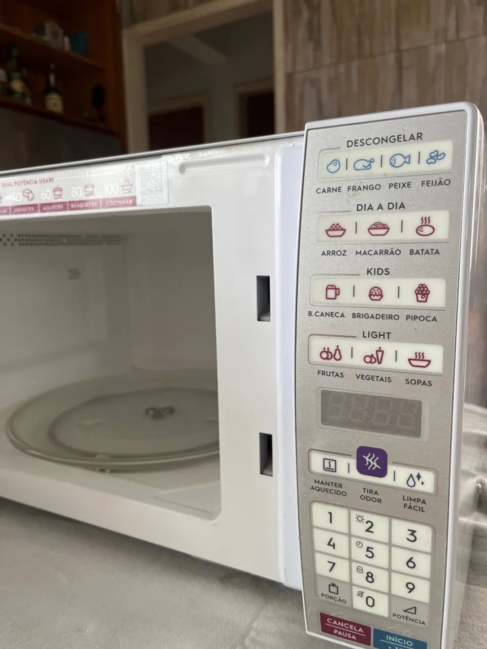 Microondas Eletrolux 31Lts em ótimo estado funcionando perfeitamente  - Foto 4