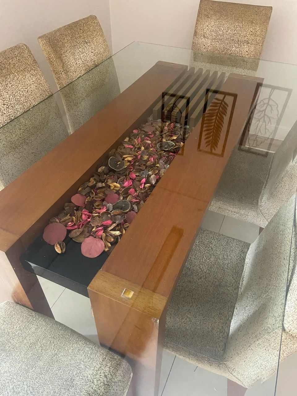 Mesa de jantar com 6 cadeiras