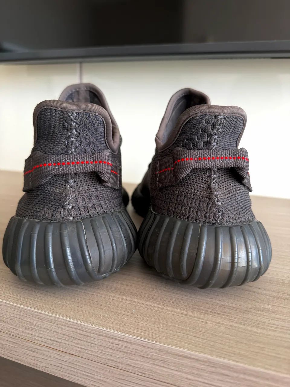Yeezy Boost 350 V2 Triple Black - Foto 4