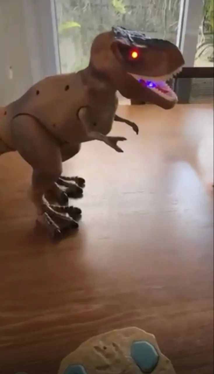 t-rex grande com controle remoto - Foto 3