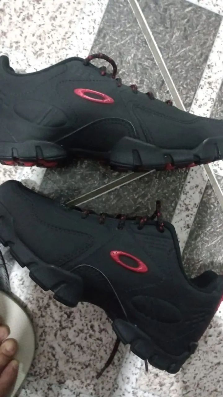 Tênis da Oakley 