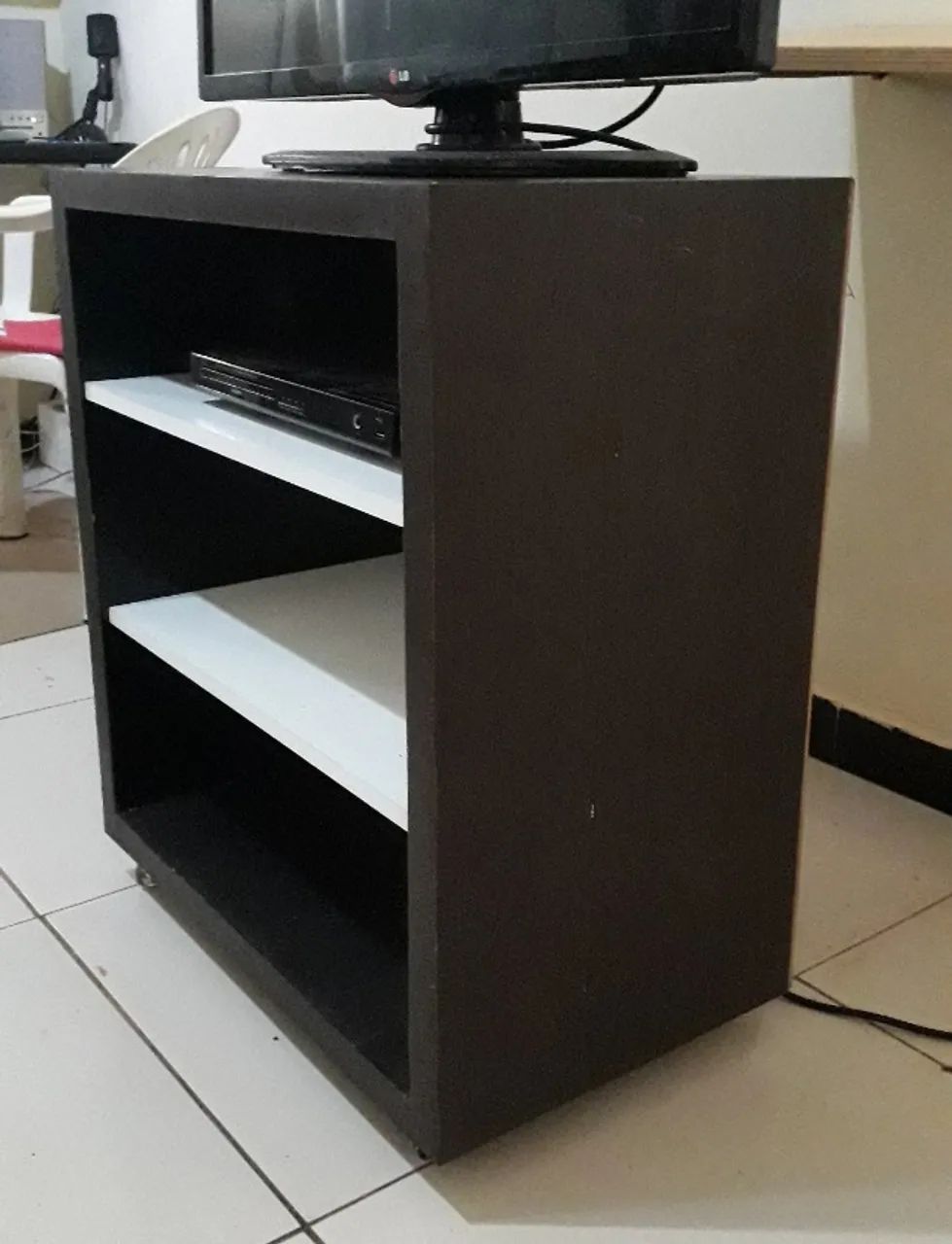 RACK de madeira com rodinha  - Foto 2