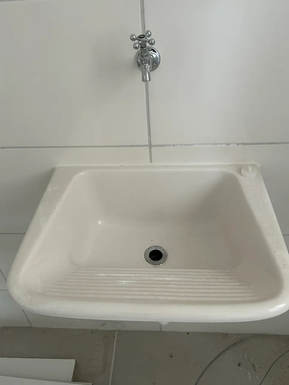 Tanque de mármore sintético 