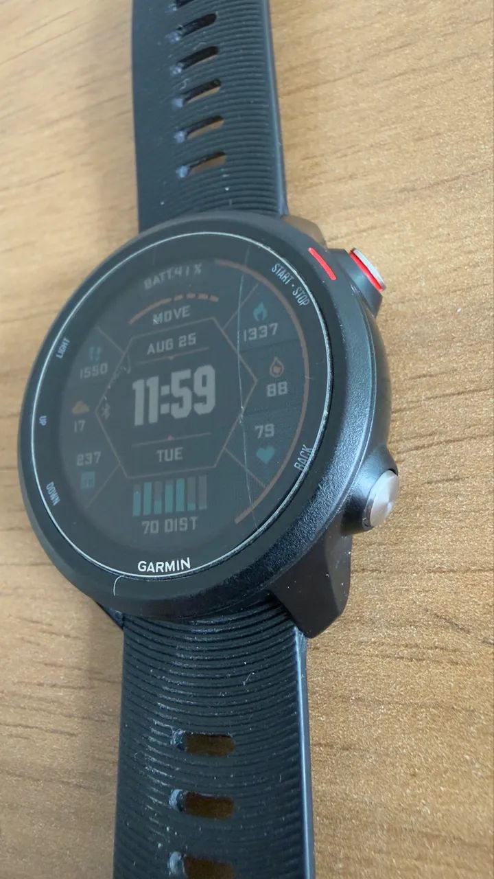 Garmin Forerunner 245 Music com risco no vidro