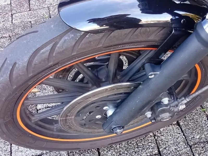 HARLEY-DAVIDSON XL883 R 2012 - Foto 4