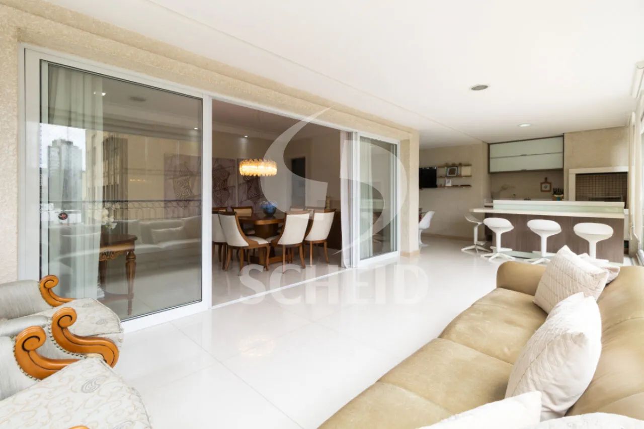 Apartamento á Venda em Perdizes com 190m², 3 suítes e 3 vagas