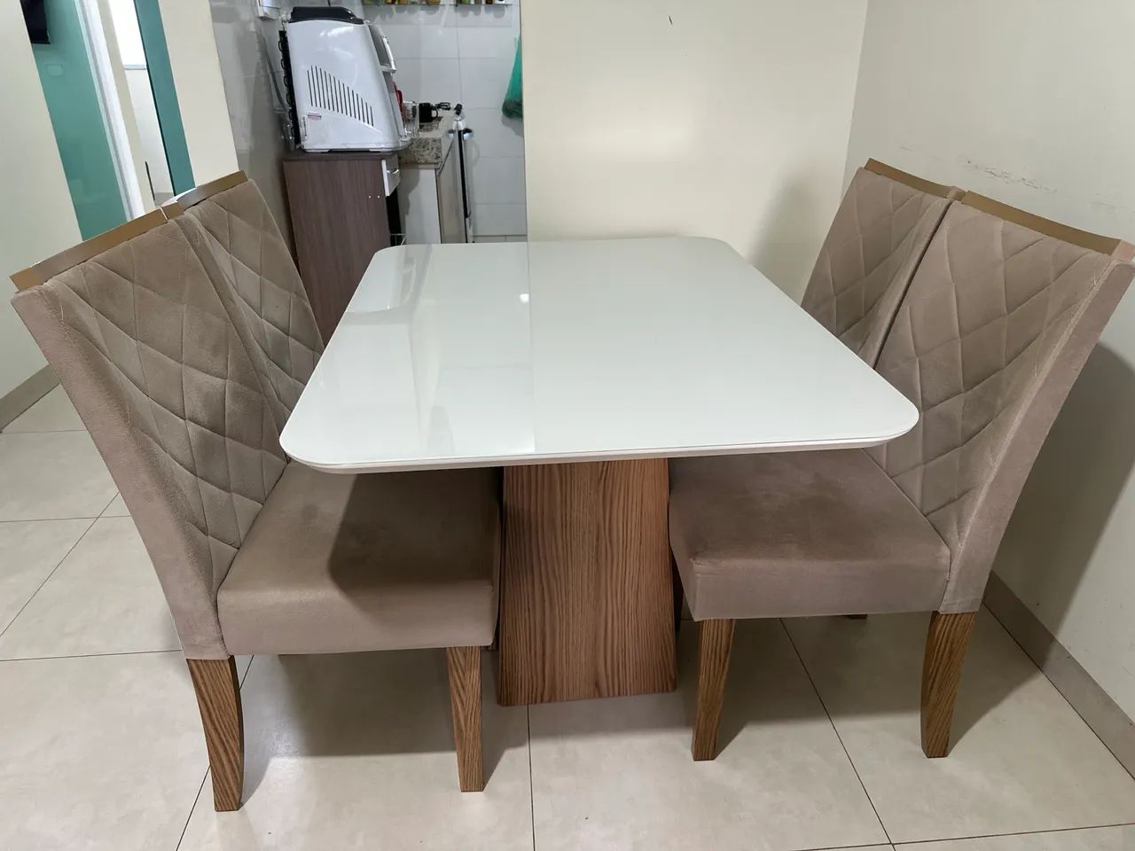 Mesa com 4 cadeiras  - Foto 2