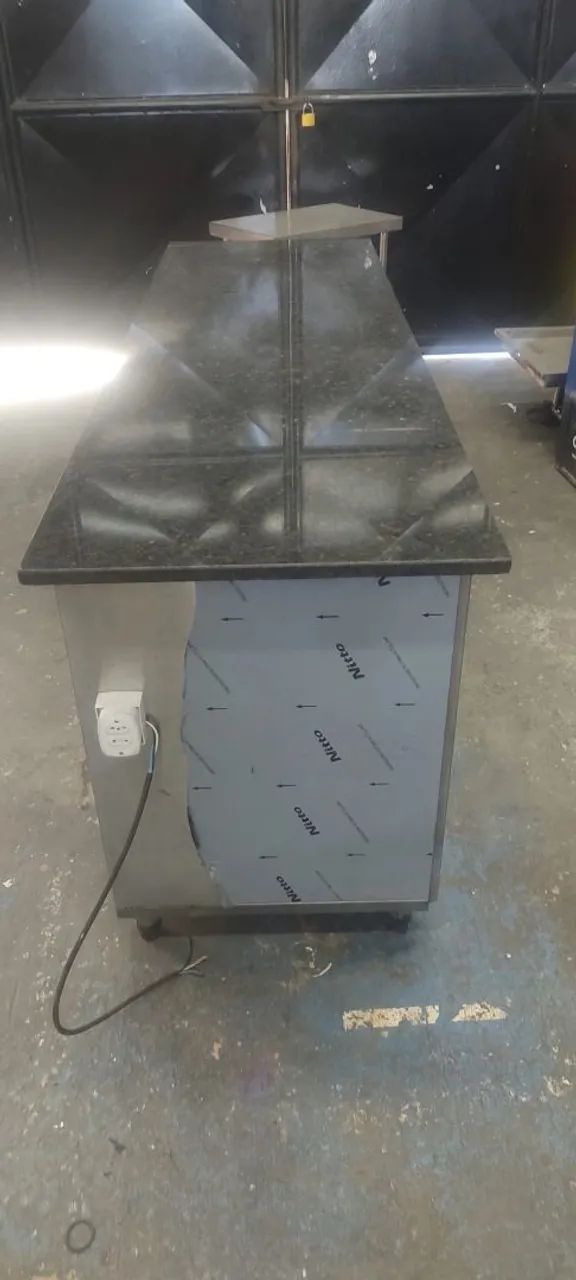 Balcão em inox com granito 
