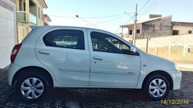Toyota Etios 1.3 Mecânico Branco 2016 - Foto 6
