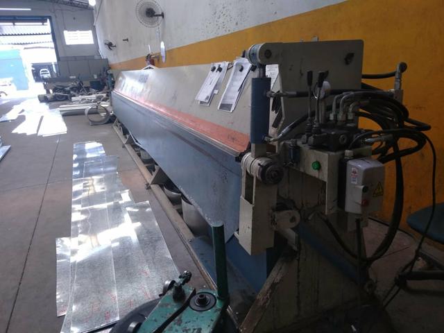 Vendo dobradeira hidráulica 7 metros - Foto 4