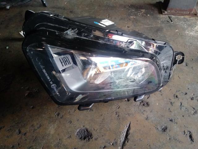 Farol fiat toro