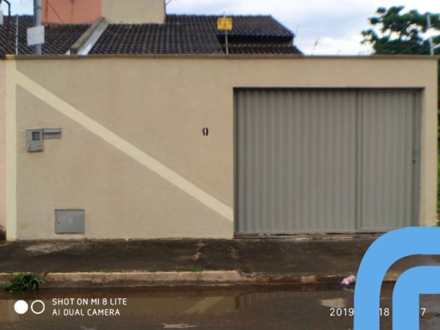 Casa Residencial a venda no setor Caravelas, 3 quartos com suíte, blindex