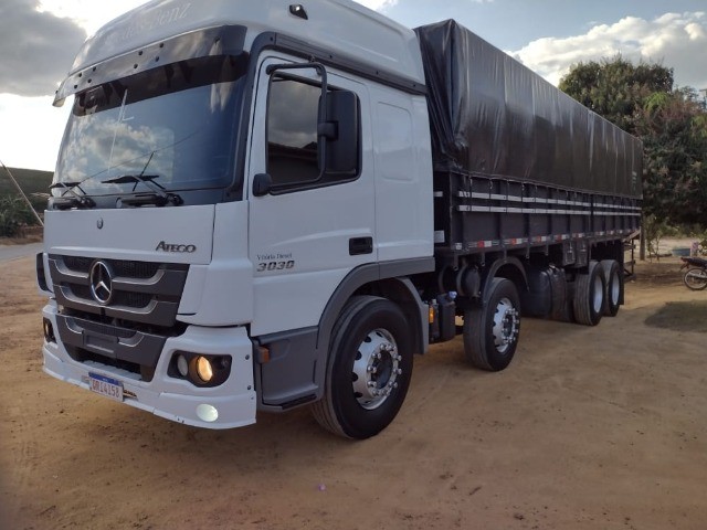 CAMINHAO 3030