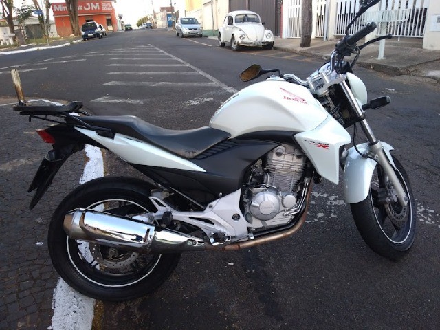 CB300R 2014 BRANCO PEROLADO IMPECÁVEL- 2ª DONA 75 MIL KM.