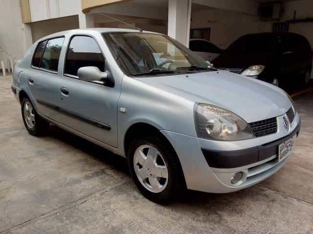 CLIO SEDAN PRIVILEGE 1.0 ANO 2004